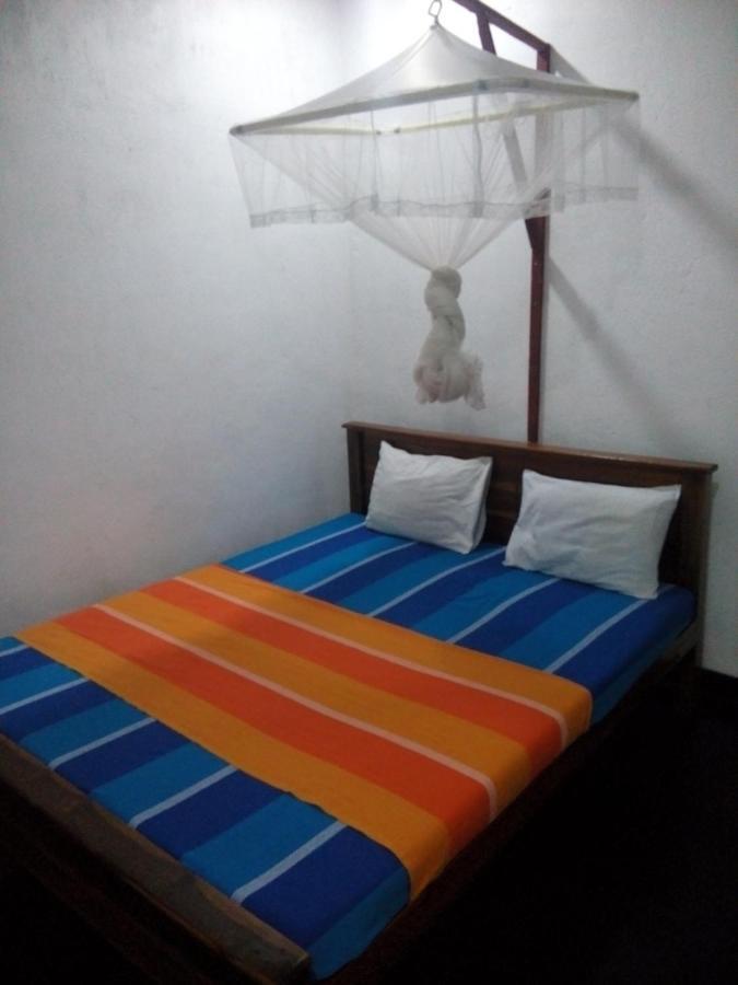 Lake House Homestay Anuradhapura Exteriör bild